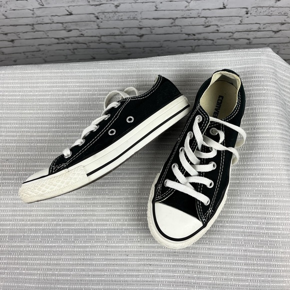 Converse Chuck Taylor all star black low top Kids shoes, size 1 - Picture 8 of 9